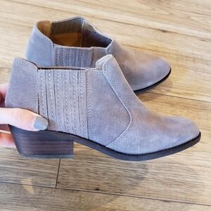 Lucky Brand Folley Foxy Taupe Booties Womens NEW 6.5